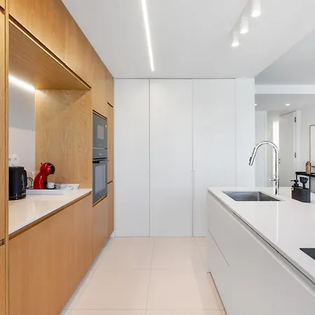 Sal D'ouro Ocean Views | Gym & Garage דירה *