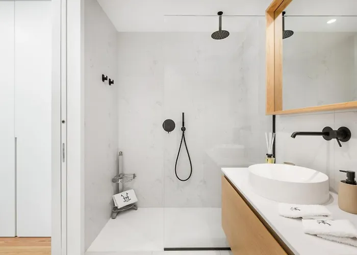 Sal D'ouro Ocean Views | Gym & Garage Apartment *